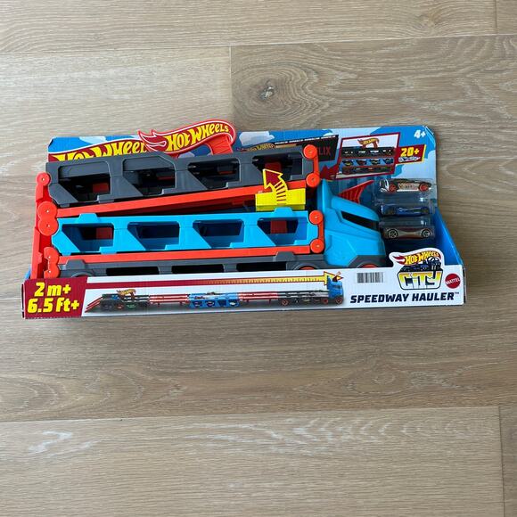 Hot Wheels Speedway Hauler Truck w/3 Cars NEW - Picture 1 of 3